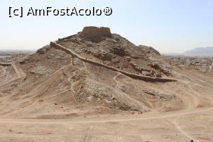 [P15] Yazd, Turnurile Tăcerii, Turnul mai mare și aleea ce duce la el » foto by mprofeanu
 - 
<span class="allrVoted glyphicon glyphicon-heart hidden" id="av867948"></span>
<a class="m-l-10 hidden" id="sv867948" onclick="voting_Foto_DelVot(,867948,22077)" role="button">șterge vot <span class="glyphicon glyphicon-remove"></span></a>
<a id="v9867948" class=" c-red"  onclick="voting_Foto_SetVot(867948)" role="button"><span class="glyphicon glyphicon-heart-empty"></span> <b>LIKE</b> = Votează poza</a> <img class="hidden"  id="f867948W9" src="/imagini/loader.gif" border="0" /><span class="AjErrMes hidden" id="e867948ErM"></span>