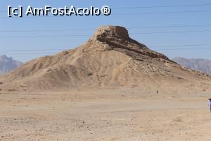 [P03] Yazd, Turnurile Tăcerii, Turnul mai mare din stânga văzut dinspre Turnul mai mic » foto by mprofeanu
 - 
<span class="allrVoted glyphicon glyphicon-heart hidden" id="av867923"></span>
<a class="m-l-10 hidden" id="sv867923" onclick="voting_Foto_DelVot(,867923,22077)" role="button">șterge vot <span class="glyphicon glyphicon-remove"></span></a>
<a id="v9867923" class=" c-red"  onclick="voting_Foto_SetVot(867923)" role="button"><span class="glyphicon glyphicon-heart-empty"></span> <b>LIKE</b> = Votează poza</a> <img class="hidden"  id="f867923W9" src="/imagini/loader.gif" border="0" /><span class="AjErrMes hidden" id="e867923ErM"></span>