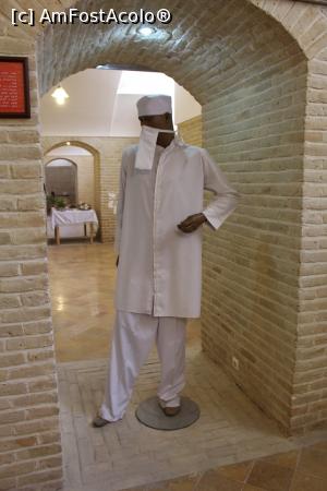 [P51] Yazd, Muzeul Culturii și Istoriei Zoroastriene, Un preot pregătit să meargă în Sanctuarul Focului Sacru » foto by mprofeanu
 - 
<span class="allrVoted glyphicon glyphicon-heart hidden" id="av867998"></span>
<a class="m-l-10 hidden" id="sv867998" onclick="voting_Foto_DelVot(,867998,22077)" role="button">șterge vot <span class="glyphicon glyphicon-remove"></span></a>
<a id="v9867998" class=" c-red"  onclick="voting_Foto_SetVot(867998)" role="button"><span class="glyphicon glyphicon-heart-empty"></span> <b>LIKE</b> = Votează poza</a> <img class="hidden"  id="f867998W9" src="/imagini/loader.gif" border="0" /><span class="AjErrMes hidden" id="e867998ErM"></span>