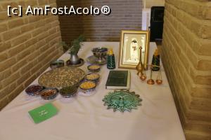 [P54] Yazd, Muzeul Culturii și Istoriei Zoroastriene, Masa cu 6+1 castroane, simbolurile celor 6 Nemuritori Binecuvântați și a lui Ahura Mazda împodobită cu ocazia anului Nou » foto by mprofeanu
 - 
<span class="allrVoted glyphicon glyphicon-heart hidden" id="av868001"></span>
<a class="m-l-10 hidden" id="sv868001" onclick="voting_Foto_DelVot(,868001,22077)" role="button">șterge vot <span class="glyphicon glyphicon-remove"></span></a>
<a id="v9868001" class=" c-red"  onclick="voting_Foto_SetVot(868001)" role="button"><span class="glyphicon glyphicon-heart-empty"></span> <b>LIKE</b> = Votează poza</a> <img class="hidden"  id="f868001W9" src="/imagini/loader.gif" border="0" /><span class="AjErrMes hidden" id="e868001ErM"></span>