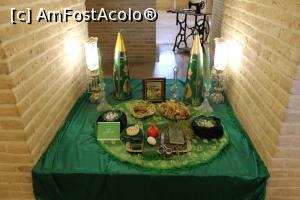[P55] Yazd, Muzeul Culturii și Istoriei Zoroastriene, Masa împodobită la ceremonia nunții cu forfeca ce reprezintă cuplul: fiecare parte a ei nu face nimic dar împreună este de neinvins » foto by mprofeanu
 - 
<span class="allrVoted glyphicon glyphicon-heart hidden" id="av868002"></span>
<a class="m-l-10 hidden" id="sv868002" onclick="voting_Foto_DelVot(,868002,22077)" role="button">șterge vot <span class="glyphicon glyphicon-remove"></span></a>
<a id="v9868002" class=" c-red"  onclick="voting_Foto_SetVot(868002)" role="button"><span class="glyphicon glyphicon-heart-empty"></span> <b>LIKE</b> = Votează poza</a> <img class="hidden"  id="f868002W9" src="/imagini/loader.gif" border="0" /><span class="AjErrMes hidden" id="e868002ErM"></span>