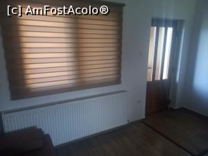 [P22] Geamul protejat cu jaluzea orizontala , usa fara protectie. » foto by nightwish
 - 
<span class="allrVoted glyphicon glyphicon-heart hidden" id="av1362238"></span>
<a class="m-l-10 hidden" id="sv1362238" onclick="voting_Foto_DelVot(,1362238,22130)" role="button">șterge vot <span class="glyphicon glyphicon-remove"></span></a>
<a id="v91362238" class=" c-red"  onclick="voting_Foto_SetVot(1362238)" role="button"><span class="glyphicon glyphicon-heart-empty"></span> <b>LIKE</b> = Votează poza</a> <img class="hidden"  id="f1362238W9" src="/imagini/loader.gif" border="0" /><span class="AjErrMes hidden" id="e1362238ErM"></span>