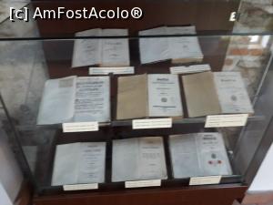 [P22] Înscrisuri in vitrinele muzeului tiparului » foto by iulian68
 - 
<span class="allrVoted glyphicon glyphicon-heart hidden" id="av965446"></span>
<a class="m-l-10 hidden" id="sv965446" onclick="voting_Foto_DelVot(,965446,22157)" role="button">șterge vot <span class="glyphicon glyphicon-remove"></span></a>
<a id="v9965446" class=" c-red"  onclick="voting_Foto_SetVot(965446)" role="button"><span class="glyphicon glyphicon-heart-empty"></span> <b>LIKE</b> = Votează poza</a> <img class="hidden"  id="f965446W9" src="/imagini/loader.gif" border="0" /><span class="AjErrMes hidden" id="e965446ErM"></span>