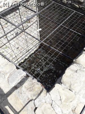 [P23] O fostă temniță, transformată acum inyr-un loc unde se arunca bani. Probabil ca se pun si dorinte... ???? » foto by iulian68
 - 
<span class="allrVoted glyphicon glyphicon-heart hidden" id="av965447"></span>
<a class="m-l-10 hidden" id="sv965447" onclick="voting_Foto_DelVot(,965447,22157)" role="button">șterge vot <span class="glyphicon glyphicon-remove"></span></a>
<a id="v9965447" class=" c-red"  onclick="voting_Foto_SetVot(965447)" role="button"><span class="glyphicon glyphicon-heart-empty"></span> <b>LIKE</b> = Votează poza</a> <img class="hidden"  id="f965447W9" src="/imagini/loader.gif" border="0" /><span class="AjErrMes hidden" id="e965447ErM"></span>