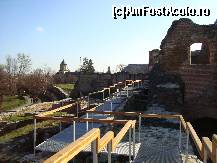 [P32] Curtea Domnească Târgoviste  - podetele metalice de pe ruinele
vechiului Palat Domnesc » foto by corinne
 - 
<span class="allrVoted glyphicon glyphicon-heart hidden" id="av167550"></span>
<a class="m-l-10 hidden" id="sv167550" onclick="voting_Foto_DelVot(,167550,22157)" role="button">șterge vot <span class="glyphicon glyphicon-remove"></span></a>
<a id="v9167550" class=" c-red"  onclick="voting_Foto_SetVot(167550)" role="button"><span class="glyphicon glyphicon-heart-empty"></span> <b>LIKE</b> = Votează poza</a> <img class="hidden"  id="f167550W9" src="/imagini/loader.gif" border="0" /><span class="AjErrMes hidden" id="e167550ErM"></span>