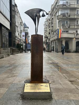 [P25] Sorin Purcaru - Clopotar cu trei clopote (locul acestei imagini e mai încolo, de fapt) » foto by adso <span class="label label-default labelC_thin small">NEVOTABILĂ</span>