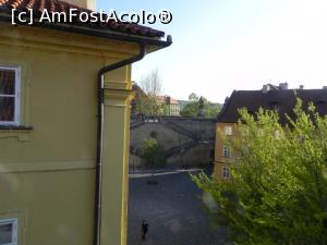 [P14] Vederea de la fereastra laterală a camerei 9 (etaj 3), către Podul Carol, în zorii zilei. Se remarcă lipsa aglomerației.  » foto by abancor
 - 
<span class="allrVoted glyphicon glyphicon-heart hidden" id="av871725"></span>
<a class="m-l-10 hidden" id="sv871725" onclick="voting_Foto_DelVot(,871725,22173)" role="button">șterge vot <span class="glyphicon glyphicon-remove"></span></a>
<a id="v9871725" class=" c-red"  onclick="voting_Foto_SetVot(871725)" role="button"><span class="glyphicon glyphicon-heart-empty"></span> <b>LIKE</b> = Votează poza</a> <img class="hidden"  id="f871725W9" src="/imagini/loader.gif" border="0" /><span class="AjErrMes hidden" id="e871725ErM"></span>