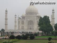 [P04] Taj Mahalul- in toata splendoarea ei » foto by ghecamelia
 - 
<span class="allrVoted glyphicon glyphicon-heart hidden" id="av121154"></span>
<a class="m-l-10 hidden" id="sv121154" onclick="voting_Foto_DelVot(,121154,22287)" role="button">șterge vot <span class="glyphicon glyphicon-remove"></span></a>
<a id="v9121154" class=" c-red"  onclick="voting_Foto_SetVot(121154)" role="button"><span class="glyphicon glyphicon-heart-empty"></span> <b>LIKE</b> = Votează poza</a> <img class="hidden"  id="f121154W9" src="/imagini/loader.gif" border="0" /><span class="AjErrMes hidden" id="e121154ErM"></span>