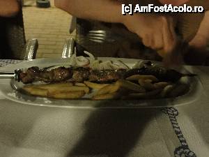 [P04] Souvlaki de porc la restaurant Fedra, portia destul de mare, si gustul pe masura, insotita de cartofi, salata si sos tzaziki, recomand.  » foto by ichbin
 - 
<span class="allrVoted glyphicon glyphicon-heart hidden" id="av453403"></span>
<a class="m-l-10 hidden" id="sv453403" onclick="voting_Foto_DelVot(,453403,22302)" role="button">șterge vot <span class="glyphicon glyphicon-remove"></span></a>
<a id="v9453403" class=" c-red"  onclick="voting_Foto_SetVot(453403)" role="button"><span class="glyphicon glyphicon-heart-empty"></span> <b>LIKE</b> = Votează poza</a> <img class="hidden"  id="f453403W9" src="/imagini/loader.gif" border="0" /><span class="AjErrMes hidden" id="e453403ErM"></span>
