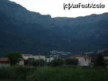 [P27] Skala Potamia fotografiata seara in departare la poalele muntilor... » foto by sandu.53
 - 
<span class="allrVoted glyphicon glyphicon-heart hidden" id="av210781"></span>
<a class="m-l-10 hidden" id="sv210781" onclick="voting_Foto_DelVot(,210781,22302)" role="button">șterge vot <span class="glyphicon glyphicon-remove"></span></a>
<a id="v9210781" class=" c-red"  onclick="voting_Foto_SetVot(210781)" role="button"><span class="glyphicon glyphicon-heart-empty"></span> <b>LIKE</b> = Votează poza</a> <img class="hidden"  id="f210781W9" src="/imagini/loader.gif" border="0" /><span class="AjErrMes hidden" id="e210781ErM"></span>