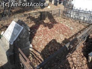 [P12] Cimitirul Bellu - Pe mormântul arhitectului Ion Mincu au înflorit ghioceii. » foto by iulianic
 - 
<span class="allrVoted glyphicon glyphicon-heart hidden" id="av1217860"></span>
<a class="m-l-10 hidden" id="sv1217860" onclick="voting_Foto_DelVot(,1217860,22321)" role="button">șterge vot <span class="glyphicon glyphicon-remove"></span></a>
<a id="v91217860" class=" c-red"  onclick="voting_Foto_SetVot(1217860)" role="button"><span class="glyphicon glyphicon-heart-empty"></span> <b>LIKE</b> = Votează poza</a> <img class="hidden"  id="f1217860W9" src="/imagini/loader.gif" border="0" /><span class="AjErrMes hidden" id="e1217860ErM"></span>