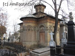 [P02] Cimitirul Bellu - Monumentul funerar al generalului Iacob Lahovary realizat de Ion Mincu. » foto by iulianic
 - 
<span class="allrVoted glyphicon glyphicon-heart hidden" id="av1217850"></span>
<a class="m-l-10 hidden" id="sv1217850" onclick="voting_Foto_DelVot(,1217850,22321)" role="button">șterge vot <span class="glyphicon glyphicon-remove"></span></a>
<a id="v91217850" class=" c-red"  onclick="voting_Foto_SetVot(1217850)" role="button"><span class="glyphicon glyphicon-heart-empty"></span> <b>LIKE</b> = Votează poza</a> <img class="hidden"  id="f1217850W9" src="/imagini/loader.gif" border="0" /><span class="AjErrMes hidden" id="e1217850ErM"></span>
