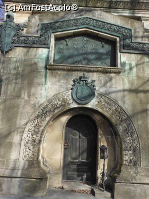 [P07] Cimitirul Bellu - Monumentul funerar al familiei Cantacuzino realizat de Ion Mincu, intrarea. » foto by iulianic
 - 
<span class="allrVoted glyphicon glyphicon-heart hidden" id="av1217855"></span>
<a class="m-l-10 hidden" id="sv1217855" onclick="voting_Foto_DelVot(,1217855,22321)" role="button">șterge vot <span class="glyphicon glyphicon-remove"></span></a>
<a id="v91217855" class=" c-red"  onclick="voting_Foto_SetVot(1217855)" role="button"><span class="glyphicon glyphicon-heart-empty"></span> <b>LIKE</b> = Votează poza</a> <img class="hidden"  id="f1217855W9" src="/imagini/loader.gif" border="0" /><span class="AjErrMes hidden" id="e1217855ErM"></span>