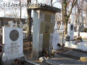 [P48] Panteonul României - Cimitirul Bellu. Mihail Sadoveanu, George Coșbuc, George Călinescu, Zaharia Stancu. » foto by iulianic
 - 
<span class="allrVoted glyphicon glyphicon-heart hidden" id="av1218520"></span>
<a class="m-l-10 hidden" id="sv1218520" onclick="voting_Foto_DelVot(,1218520,22321)" role="button">șterge vot <span class="glyphicon glyphicon-remove"></span></a>
<a id="v91218520" class=" c-red"  onclick="voting_Foto_SetVot(1218520)" role="button"><span class="glyphicon glyphicon-heart-empty"></span> <b>LIKE</b> = Votează poza</a> <img class="hidden"  id="f1218520W9" src="/imagini/loader.gif" border="0" /><span class="AjErrMes hidden" id="e1218520ErM"></span>