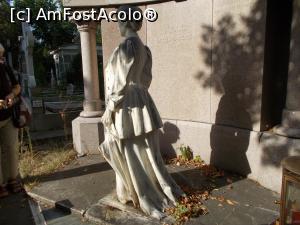 [P20] Celebra ”Doamnă cu umbrela” de Raffaelo Romanelli. Lucrată la Florența în atelierul său din Piazza Santo Spirito.  » foto by mihaelavoicu
 - 
<span class="allrVoted glyphicon glyphicon-heart hidden" id="av1107878"></span>
<a class="m-l-10 hidden" id="sv1107878" onclick="voting_Foto_DelVot(,1107878,22321)" role="button">șterge vot <span class="glyphicon glyphicon-remove"></span></a>
<a id="v91107878" class=" c-red"  onclick="voting_Foto_SetVot(1107878)" role="button"><span class="glyphicon glyphicon-heart-empty"></span> <b>LIKE</b> = Votează poza</a> <img class="hidden"  id="f1107878W9" src="/imagini/loader.gif" border="0" /><span class="AjErrMes hidden" id="e1107878ErM"></span>