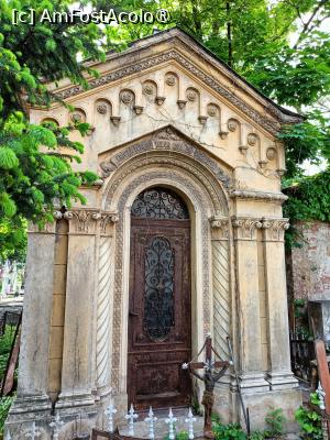[P22] Capelă funerară - Bellu Catolic. » foto by tata123 🔱
 - 
<span class="allrVoted glyphicon glyphicon-heart hidden" id="av1531220"></span>
<a class="m-l-10 hidden" id="sv1531220" onclick="voting_Foto_DelVot(,1531220,22321)" role="button">șterge vot <span class="glyphicon glyphicon-remove"></span></a>
<a id="v91531220" class=" c-red"  onclick="voting_Foto_SetVot(1531220)" role="button"><span class="glyphicon glyphicon-heart-empty"></span> <b>LIKE</b> = Votează poza</a> <img class="hidden"  id="f1531220W9" src="/imagini/loader.gif" border="0" /><span class="AjErrMes hidden" id="e1531220ErM"></span>