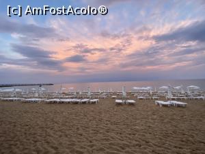 [P14] Plaja dimineata » foto by crismcl313
 - 
<span class="allrVoted glyphicon glyphicon-heart hidden" id="av1303739"></span>
<a class="m-l-10 hidden" id="sv1303739" onclick="voting_Foto_DelVot(,1303739,22322)" role="button">șterge vot <span class="glyphicon glyphicon-remove"></span></a>
<a id="v91303739" class=" c-red"  onclick="voting_Foto_SetVot(1303739)" role="button"><span class="glyphicon glyphicon-heart-empty"></span> <b>LIKE</b> = Votează poza</a> <img class="hidden"  id="f1303739W9" src="/imagini/loader.gif" border="0" /><span class="AjErrMes hidden" id="e1303739ErM"></span>