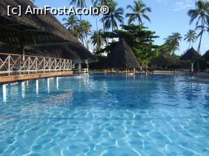 [P11] unul dintre baruri cu vedere la piscina » foto by nela b
 - 
<span class="allrVoted glyphicon glyphicon-heart hidden" id="av882644"></span>
<a class="m-l-10 hidden" id="sv882644" onclick="voting_Foto_DelVot(,882644,22360)" role="button">șterge vot <span class="glyphicon glyphicon-remove"></span></a>
<a id="v9882644" class=" c-red"  onclick="voting_Foto_SetVot(882644)" role="button"><span class="glyphicon glyphicon-heart-empty"></span> <b>LIKE</b> = Votează poza</a> <img class="hidden"  id="f882644W9" src="/imagini/loader.gif" border="0" /><span class="AjErrMes hidden" id="e882644ErM"></span>