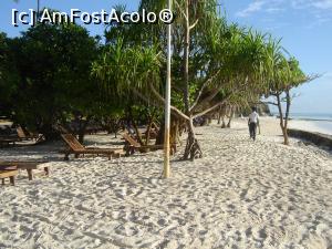 [P12] Plaja hotelului pazita. Daca doriti sa treceti dincolo pe plaja publica asteptati macar o zi sa mai prindeti culoare. Baietii de pe plaja iau cu asalt pe noii veniti » foto by nela b
 - 
<span class="allrVoted glyphicon glyphicon-heart hidden" id="av882645"></span>
<a class="m-l-10 hidden" id="sv882645" onclick="voting_Foto_DelVot(,882645,22360)" role="button">șterge vot <span class="glyphicon glyphicon-remove"></span></a>
<a id="v9882645" class=" c-red"  onclick="voting_Foto_SetVot(882645)" role="button"><span class="glyphicon glyphicon-heart-empty"></span> <b>LIKE</b> = Votează poza</a> <img class="hidden"  id="f882645W9" src="/imagini/loader.gif" border="0" /><span class="AjErrMes hidden" id="e882645ErM"></span>