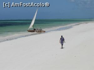 [P18] Iar reflux, un masai si o barca de pescari » foto by nela b
 - 
<span class="allrVoted glyphicon glyphicon-heart hidden" id="av882657"></span>
<a class="m-l-10 hidden" id="sv882657" onclick="voting_Foto_DelVot(,882657,22360)" role="button">șterge vot <span class="glyphicon glyphicon-remove"></span></a>
<a id="v9882657" class=" c-red"  onclick="voting_Foto_SetVot(882657)" role="button"><span class="glyphicon glyphicon-heart-empty"></span> <b>LIKE</b> = Votează poza</a> <img class="hidden"  id="f882657W9" src="/imagini/loader.gif" border="0" /><span class="AjErrMes hidden" id="e882657ErM"></span>