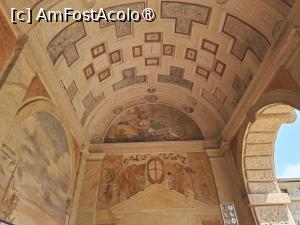 [P16] Loggia muzelor și Curtea de onoare » foto by Carmen Ion
 - 
<span class="allrVoted glyphicon glyphicon-heart hidden" id="av1547099"></span>
<a class="m-l-10 hidden" id="sv1547099" onclick="voting_Foto_DelVot(,1547099,22402)" role="button">șterge vot <span class="glyphicon glyphicon-remove"></span></a>
<a id="v91547099" class=" c-red"  onclick="voting_Foto_SetVot(1547099)" role="button"><span class="glyphicon glyphicon-heart-empty"></span> <b>LIKE</b> = Votează poza</a> <img class="hidden"  id="f1547099W9" src="/imagini/loader.gif" border="0" /><span class="AjErrMes hidden" id="e1547099ErM"></span>