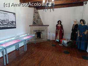 [P20] Cetatea Hotin, Castelul, Cazarma, Expoziția „Etnografie și administrație”, La etaj Veșminte istorice din mătase » foto by mprofeanu
 - 
<span class="allrVoted glyphicon glyphicon-heart hidden" id="av1498252"></span>
<a class="m-l-10 hidden" id="sv1498252" onclick="voting_Foto_DelVot(,1498252,22455)" role="button">șterge vot <span class="glyphicon glyphicon-remove"></span></a>
<a id="v91498252" class=" c-red"  onclick="voting_Foto_SetVot(1498252)" role="button"><span class="glyphicon glyphicon-heart-empty"></span> <b>LIKE</b> = Votează poza</a> <img class="hidden"  id="f1498252W9" src="/imagini/loader.gif" border="0" /><span class="AjErrMes hidden" id="e1498252ErM"></span>