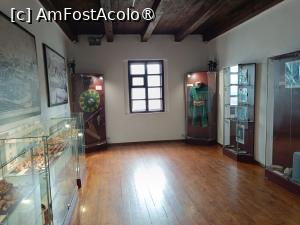 [P23] Cetatea Hotin, Castelul, Cazarma, Expoziția „Istoria și tehnologia artileriei medievale”, La etaj Veșminte istorice » foto by mprofeanu
 - 
<span class="allrVoted glyphicon glyphicon-heart hidden" id="av1498255"></span>
<a class="m-l-10 hidden" id="sv1498255" onclick="voting_Foto_DelVot(,1498255,22455)" role="button">șterge vot <span class="glyphicon glyphicon-remove"></span></a>
<a id="v91498255" class=" c-red"  onclick="voting_Foto_SetVot(1498255)" role="button"><span class="glyphicon glyphicon-heart-empty"></span> <b>LIKE</b> = Votează poza</a> <img class="hidden"  id="f1498255W9" src="/imagini/loader.gif" border="0" /><span class="AjErrMes hidden" id="e1498255ErM"></span>