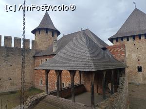 [P27] Cetatea Hotin, Castelul, Turnul de Vest, Palatul Comandantului clădirea roșiatică și Turnul de Nord - Vest pozate de sus de la Biserică » foto by mprofeanu
 - 
<span class="allrVoted glyphicon glyphicon-heart hidden" id="av1498259"></span>
<a class="m-l-10 hidden" id="sv1498259" onclick="voting_Foto_DelVot(,1498259,22455)" role="button">șterge vot <span class="glyphicon glyphicon-remove"></span></a>
<a id="v91498259" class=" c-red"  onclick="voting_Foto_SetVot(1498259)" role="button"><span class="glyphicon glyphicon-heart-empty"></span> <b>LIKE</b> = Votează poza</a> <img class="hidden"  id="f1498259W9" src="/imagini/loader.gif" border="0" /><span class="AjErrMes hidden" id="e1498259ErM"></span>