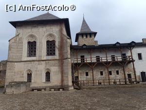 [P28] Cetatea Hotin, Castelul, Biserica ân stînga și Cazarma în dreapta, vom coborî în pivnița Cazarmei » foto by mprofeanu
 - 
<span class="allrVoted glyphicon glyphicon-heart hidden" id="av1498260"></span>
<a class="m-l-10 hidden" id="sv1498260" onclick="voting_Foto_DelVot(,1498260,22455)" role="button">șterge vot <span class="glyphicon glyphicon-remove"></span></a>
<a id="v91498260" class=" c-red"  onclick="voting_Foto_SetVot(1498260)" role="button"><span class="glyphicon glyphicon-heart-empty"></span> <b>LIKE</b> = Votează poza</a> <img class="hidden"  id="f1498260W9" src="/imagini/loader.gif" border="0" /><span class="AjErrMes hidden" id="e1498260ErM"></span>