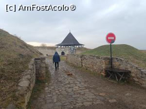 [P03] Hotin, Mergem spre Poarta Bendery, gardiană, (Turnul de Intrare), a Noii Fortărețe, secolul 18, în plan îndepărtat, ploua dar s-a oprit... » foto by mprofeanu
 - 
<span class="allrVoted glyphicon glyphicon-heart hidden" id="av1498235"></span>
<a class="m-l-10 hidden" id="sv1498235" onclick="voting_Foto_DelVot(,1498235,22455)" role="button">șterge vot <span class="glyphicon glyphicon-remove"></span></a>
<a id="v91498235" class=" c-red"  onclick="voting_Foto_SetVot(1498235)" role="button"><span class="glyphicon glyphicon-heart-empty"></span> <b>LIKE</b> = Votează poza</a> <img class="hidden"  id="f1498235W9" src="/imagini/loader.gif" border="0" /><span class="AjErrMes hidden" id="e1498235ErM"></span>