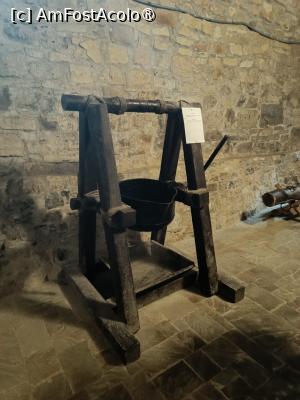 [P31] Cetatea Hotin, Castelul, Cazarma, Pivnița, Expoziția „Instrumente de Asediu și Apărare în Evul Mediu”, Vas de turnare lichide fierbinți peste atacatorii Castelului » foto by mprofeanu
 - 
<span class="allrVoted glyphicon glyphicon-heart hidden" id="av1498263"></span>
<a class="m-l-10 hidden" id="sv1498263" onclick="voting_Foto_DelVot(,1498263,22455)" role="button">șterge vot <span class="glyphicon glyphicon-remove"></span></a>
<a id="v91498263" class=" c-red"  onclick="voting_Foto_SetVot(1498263)" role="button"><span class="glyphicon glyphicon-heart-empty"></span> <b>LIKE</b> = Votează poza</a> <img class="hidden"  id="f1498263W9" src="/imagini/loader.gif" border="0" /><span class="AjErrMes hidden" id="e1498263ErM"></span>