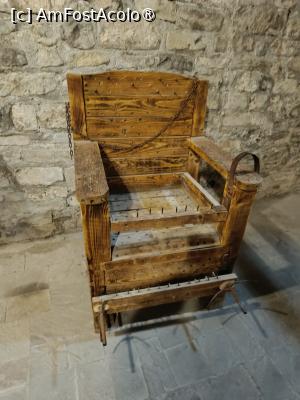 [P39] Cetatea Hotin, Castelul, Palatul Comandantului, Sala de Tortură, Scaun cu țepi » foto by mprofeanu
 - 
<span class="allrVoted glyphicon glyphicon-heart hidden" id="av1498271"></span>
<a class="m-l-10 hidden" id="sv1498271" onclick="voting_Foto_DelVot(,1498271,22455)" role="button">șterge vot <span class="glyphicon glyphicon-remove"></span></a>
<a id="v91498271" class=" c-red"  onclick="voting_Foto_SetVot(1498271)" role="button"><span class="glyphicon glyphicon-heart-empty"></span> <b>LIKE</b> = Votează poza</a> <img class="hidden"  id="f1498271W9" src="/imagini/loader.gif" border="0" /><span class="AjErrMes hidden" id="e1498271ErM"></span>