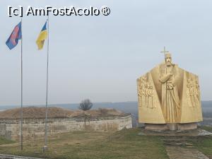 [P04] Hotin, Monumentul hatmanului Petro Sahaidachny, cam kitsch, mergem spre Cetate » foto by mprofeanu
 - 
<span class="allrVoted glyphicon glyphicon-heart hidden" id="av1498236"></span>
<a class="m-l-10 hidden" id="sv1498236" onclick="voting_Foto_DelVot(,1498236,22455)" role="button">șterge vot <span class="glyphicon glyphicon-remove"></span></a>
<a id="v91498236" class=" c-red"  onclick="voting_Foto_SetVot(1498236)" role="button"><span class="glyphicon glyphicon-heart-empty"></span> <b>LIKE</b> = Votează poza</a> <img class="hidden"  id="f1498236W9" src="/imagini/loader.gif" border="0" /><span class="AjErrMes hidden" id="e1498236ErM"></span>