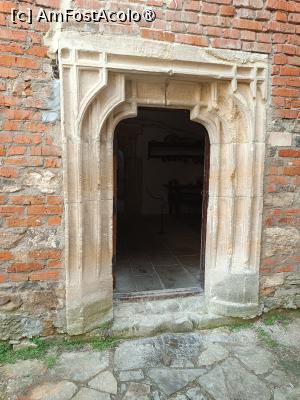 [P41] Cetatea Hotin, Castelul, Palatul Comandantului, Intrarea la parter la Expoziţia „Viața Cotidiană Medievală în Cetatea Hotin – Gospodăria Voievodală”. » foto by mprofeanu
 - 
<span class="allrVoted glyphicon glyphicon-heart hidden" id="av1498273"></span>
<a class="m-l-10 hidden" id="sv1498273" onclick="voting_Foto_DelVot(,1498273,22455)" role="button">șterge vot <span class="glyphicon glyphicon-remove"></span></a>
<a id="v91498273" class=" c-red"  onclick="voting_Foto_SetVot(1498273)" role="button"><span class="glyphicon glyphicon-heart-empty"></span> <b>LIKE</b> = Votează poza</a> <img class="hidden"  id="f1498273W9" src="/imagini/loader.gif" border="0" /><span class="AjErrMes hidden" id="e1498273ErM"></span>