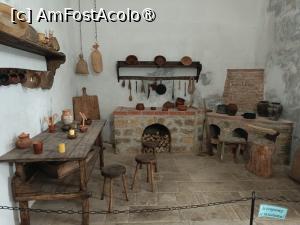 [P42] Cetatea Hotin, Castelul, Palatul Comandantului, Expoziţia „Viața Cotidiană Medievală în Cetatea Hotin – Gospodăria Voievodală”, Reconstrucția bucătăriei medievale » foto by mprofeanu
 - 
<span class="allrVoted glyphicon glyphicon-heart hidden" id="av1498274"></span>
<a class="m-l-10 hidden" id="sv1498274" onclick="voting_Foto_DelVot(,1498274,22455)" role="button">șterge vot <span class="glyphicon glyphicon-remove"></span></a>
<a id="v91498274" class=" c-red"  onclick="voting_Foto_SetVot(1498274)" role="button"><span class="glyphicon glyphicon-heart-empty"></span> <b>LIKE</b> = Votează poza</a> <img class="hidden"  id="f1498274W9" src="/imagini/loader.gif" border="0" /><span class="AjErrMes hidden" id="e1498274ErM"></span>