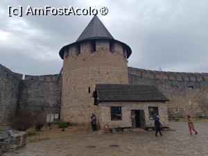 [P48] Cetatea Hotin, Castelul, Turnul de sud-vest îl vom vizita la parter, în fața lui casa de bilete... » foto by mprofeanu
 - 
<span class="allrVoted glyphicon glyphicon-heart hidden" id="av1498280"></span>
<a class="m-l-10 hidden" id="sv1498280" onclick="voting_Foto_DelVot(,1498280,22455)" role="button">șterge vot <span class="glyphicon glyphicon-remove"></span></a>
<a id="v91498280" class=" c-red"  onclick="voting_Foto_SetVot(1498280)" role="button"><span class="glyphicon glyphicon-heart-empty"></span> <b>LIKE</b> = Votează poza</a> <img class="hidden"  id="f1498280W9" src="/imagini/loader.gif" border="0" /><span class="AjErrMes hidden" id="e1498280ErM"></span>