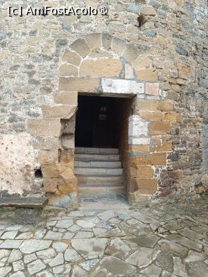 [P49] Cetatea Hotin, Castelul, Turnul de sud-vest, intrarea » foto by mprofeanu
 - 
<span class="allrVoted glyphicon glyphicon-heart hidden" id="av1498281"></span>
<a class="m-l-10 hidden" id="sv1498281" onclick="voting_Foto_DelVot(,1498281,22455)" role="button">șterge vot <span class="glyphicon glyphicon-remove"></span></a>
<a id="v91498281" class=" c-red"  onclick="voting_Foto_SetVot(1498281)" role="button"><span class="glyphicon glyphicon-heart-empty"></span> <b>LIKE</b> = Votează poza</a> <img class="hidden"  id="f1498281W9" src="/imagini/loader.gif" border="0" /><span class="AjErrMes hidden" id="e1498281ErM"></span>