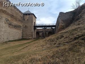 [P56] Cetatea Hotin, Noua Fortăreață, Am coborât pe potecă, se vede Podul și intrarea în Castel în plan îndepărtat... » foto by mprofeanu
 - 
<span class="allrVoted glyphicon glyphicon-heart hidden" id="av1498288"></span>
<a class="m-l-10 hidden" id="sv1498288" onclick="voting_Foto_DelVot(,1498288,22455)" role="button">șterge vot <span class="glyphicon glyphicon-remove"></span></a>
<a id="v91498288" class=" c-red"  onclick="voting_Foto_SetVot(1498288)" role="button"><span class="glyphicon glyphicon-heart-empty"></span> <b>LIKE</b> = Votează poza</a> <img class="hidden"  id="f1498288W9" src="/imagini/loader.gif" border="0" /><span class="AjErrMes hidden" id="e1498288ErM"></span>
