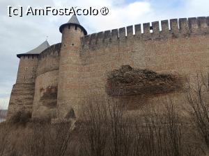 [P64] Cetatea Hotin, Castelul, Zidurile exterioare, ce joc de cărămizi, ce decorații, Turnul de nord-vest și Turnul de nord văzute de pe potecă din Noua Fortăreață » foto by mprofeanu
 - 
<span class="allrVoted glyphicon glyphicon-heart hidden" id="av1498296"></span>
<a class="m-l-10 hidden" id="sv1498296" onclick="voting_Foto_DelVot(,1498296,22455)" role="button">șterge vot <span class="glyphicon glyphicon-remove"></span></a>
<a id="v91498296" class=" c-red"  onclick="voting_Foto_SetVot(1498296)" role="button"><span class="glyphicon glyphicon-heart-empty"></span> <b>LIKE</b> = Votează poza</a> <img class="hidden"  id="f1498296W9" src="/imagini/loader.gif" border="0" /><span class="AjErrMes hidden" id="e1498296ErM"></span>