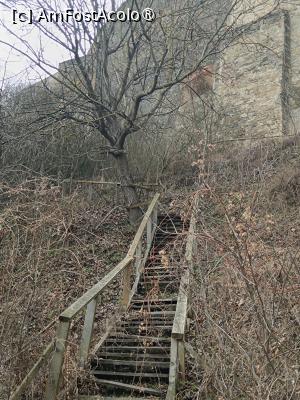 [P70] Cetatea Hotin, Urcăm această scară pentru a ajunge la intrarea Castelului (Cetății Medievale) Hotin...cam șubredă... » foto by mprofeanu
 - 
<span class="allrVoted glyphicon glyphicon-heart hidden" id="av1498302"></span>
<a class="m-l-10 hidden" id="sv1498302" onclick="voting_Foto_DelVot(,1498302,22455)" role="button">șterge vot <span class="glyphicon glyphicon-remove"></span></a>
<a id="v91498302" class=" c-red"  onclick="voting_Foto_SetVot(1498302)" role="button"><span class="glyphicon glyphicon-heart-empty"></span> <b>LIKE</b> = Votează poza</a> <img class="hidden"  id="f1498302W9" src="/imagini/loader.gif" border="0" /><span class="AjErrMes hidden" id="e1498302ErM"></span>