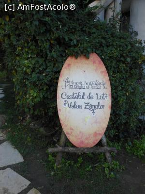 [P01] Porumbacu de Sus - Castelul de lut din Valea Z&acirc;nelor. La intrare. » foto by iulianic
 - 
<span class="allrVoted glyphicon glyphicon-heart hidden" id="av1346137"></span>
<a class="m-l-10 hidden" id="sv1346137" onclick="voting_Foto_DelVot(,1346137,22464)" role="button">șterge vot <span class="glyphicon glyphicon-remove"></span></a>
<a id="v91346137" class=" c-red"  onclick="voting_Foto_SetVot(1346137)" role="button"><span class="glyphicon glyphicon-heart-empty"></span> <b>LIKE</b> = Votează poza</a> <img class="hidden"  id="f1346137W9" src="/imagini/loader.gif" border="0" /><span class="AjErrMes hidden" id="e1346137ErM"></span>