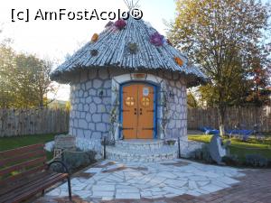 [P13] Porumbacu de Sus - Parcul tematic "Povestea Calendarului". Căsuța lunii Mai. » foto by iulianic
 - 
<span class="allrVoted glyphicon glyphicon-heart hidden" id="av1346149"></span>
<a class="m-l-10 hidden" id="sv1346149" onclick="voting_Foto_DelVot(,1346149,22464)" role="button">șterge vot <span class="glyphicon glyphicon-remove"></span></a>
<a id="v91346149" class=" c-red"  onclick="voting_Foto_SetVot(1346149)" role="button"><span class="glyphicon glyphicon-heart-empty"></span> <b>LIKE</b> = Votează poza</a> <img class="hidden"  id="f1346149W9" src="/imagini/loader.gif" border="0" /><span class="AjErrMes hidden" id="e1346149ErM"></span>