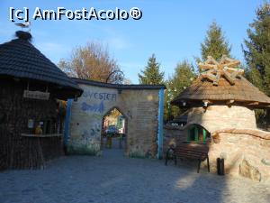 [P37] Porumbacu de Sus - Parcul tematic "Povestea Calendarului". Intrarea. » foto by iulianic
 - 
<span class="allrVoted glyphicon glyphicon-heart hidden" id="av1346173"></span>
<a class="m-l-10 hidden" id="sv1346173" onclick="voting_Foto_DelVot(,1346173,22464)" role="button">șterge vot <span class="glyphicon glyphicon-remove"></span></a>
<a id="v91346173" class=" c-red"  onclick="voting_Foto_SetVot(1346173)" role="button"><span class="glyphicon glyphicon-heart-empty"></span> <b>LIKE</b> = Votează poza</a> <img class="hidden"  id="f1346173W9" src="/imagini/loader.gif" border="0" /><span class="AjErrMes hidden" id="e1346173ErM"></span>