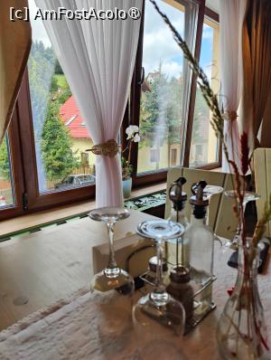 [P03] Restaurant Mama Leti; fereastra noastră » foto by crismis
 - 
<span class="allrVoted glyphicon glyphicon-heart hidden" id="av1502649"></span>
<a class="m-l-10 hidden" id="sv1502649" onclick="voting_Foto_DelVot(,1502649,22478)" role="button">șterge vot <span class="glyphicon glyphicon-remove"></span></a>
<a id="v91502649" class=" c-red"  onclick="voting_Foto_SetVot(1502649)" role="button"><span class="glyphicon glyphicon-heart-empty"></span> <b>LIKE</b> = Votează poza</a> <img class="hidden"  id="f1502649W9" src="/imagini/loader.gif" border="0" /><span class="AjErrMes hidden" id="e1502649ErM"></span>