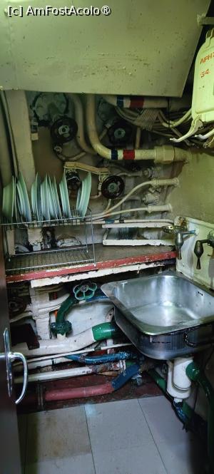 [P18] Un lavoar în partea din față a submarinului. » foto by tata123 🔱
 - 
<span class="allrVoted glyphicon glyphicon-heart hidden" id="av1495982"></span>
<a class="m-l-10 hidden" id="sv1495982" onclick="voting_Foto_DelVot(,1495982,22501)" role="button">șterge vot <span class="glyphicon glyphicon-remove"></span></a>
<a id="v91495982" class=" c-red"  onclick="voting_Foto_SetVot(1495982)" role="button"><span class="glyphicon glyphicon-heart-empty"></span> <b>LIKE</b> = Votează poza</a> <img class="hidden"  id="f1495982W9" src="/imagini/loader.gif" border="0" /><span class="AjErrMes hidden" id="e1495982ErM"></span>