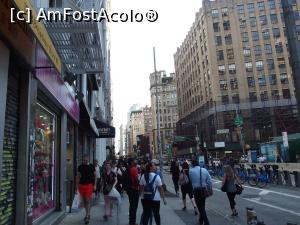 [P01] Pe stradă în Manhattan » foto by DanCld
 - 
<span class="allrVoted glyphicon glyphicon-heart hidden" id="av891800"></span>
<a class="m-l-10 hidden" id="sv891800" onclick="voting_Foto_DelVot(,891800,22539)" role="button">șterge vot <span class="glyphicon glyphicon-remove"></span></a>
<a id="v9891800" class=" c-red"  onclick="voting_Foto_SetVot(891800)" role="button"><span class="glyphicon glyphicon-heart-empty"></span> <b>LIKE</b> = Votează poza</a> <img class="hidden"  id="f891800W9" src="/imagini/loader.gif" border="0" /><span class="AjErrMes hidden" id="e891800ErM"></span>