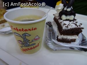 [P10] Și o cafea „de voiaj” fierbinte - Cofetăria „Iepurașul” - Câmpulung Muscel.  » foto by tata123 🔱
 - 
<span class="allrVoted glyphicon glyphicon-heart hidden" id="av944454"></span>
<a class="m-l-10 hidden" id="sv944454" onclick="voting_Foto_DelVot(,944454,22572)" role="button">șterge vot <span class="glyphicon glyphicon-remove"></span></a>
<a id="v9944454" class=" c-red"  onclick="voting_Foto_SetVot(944454)" role="button"><span class="glyphicon glyphicon-heart-empty"></span> <b>LIKE</b> = Votează poza</a> <img class="hidden"  id="f944454W9" src="/imagini/loader.gif" border="0" /><span class="AjErrMes hidden" id="e944454ErM"></span>