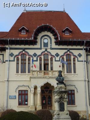 [P02] Biblioteca Municipală „Ion Barbu” - Câmpulung Muscel.  » foto by tata123 🔱
 - 
<span class="allrVoted glyphicon glyphicon-heart hidden" id="av944446"></span>
<a class="m-l-10 hidden" id="sv944446" onclick="voting_Foto_DelVot(,944446,22572)" role="button">șterge vot <span class="glyphicon glyphicon-remove"></span></a>
<a id="v9944446" class=" c-red"  onclick="voting_Foto_SetVot(944446)" role="button"><span class="glyphicon glyphicon-heart-empty"></span> <b>LIKE</b> = Votează poza</a> <img class="hidden"  id="f944446W9" src="/imagini/loader.gif" border="0" /><span class="AjErrMes hidden" id="e944446ErM"></span>