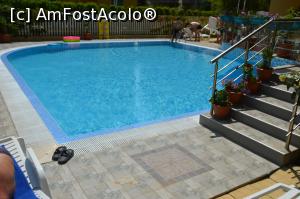 [P13] Pe această scară se urcă pe terasa piscinei de la Aquaria Aparthotel din Sunny Beach.  » foto by traian.leuca †
 - 
<span class="allrVoted glyphicon glyphicon-heart hidden" id="av893520"></span>
<a class="m-l-10 hidden" id="sv893520" onclick="voting_Foto_DelVot(,893520,22573)" role="button">șterge vot <span class="glyphicon glyphicon-remove"></span></a>
<a id="v9893520" class=" c-red"  onclick="voting_Foto_SetVot(893520)" role="button"><span class="glyphicon glyphicon-heart-empty"></span> <b>LIKE</b> = Votează poza</a> <img class="hidden"  id="f893520W9" src="/imagini/loader.gif" border="0" /><span class="AjErrMes hidden" id="e893520ErM"></span>
