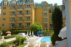 [P25] Piscina văzută de pe terasa apartamentul nostru de la Aquaria Aparthotel din Sunny Beach.  » foto by traian.leuca †
 - 
<span class="allrVoted glyphicon glyphicon-heart hidden" id="av893532"></span>
<a class="m-l-10 hidden" id="sv893532" onclick="voting_Foto_DelVot(,893532,22573)" role="button">șterge vot <span class="glyphicon glyphicon-remove"></span></a>
<a id="v9893532" class=" c-red"  onclick="voting_Foto_SetVot(893532)" role="button"><span class="glyphicon glyphicon-heart-empty"></span> <b>LIKE</b> = Votează poza</a> <img class="hidden"  id="f893532W9" src="/imagini/loader.gif" border="0" /><span class="AjErrMes hidden" id="e893532ErM"></span>